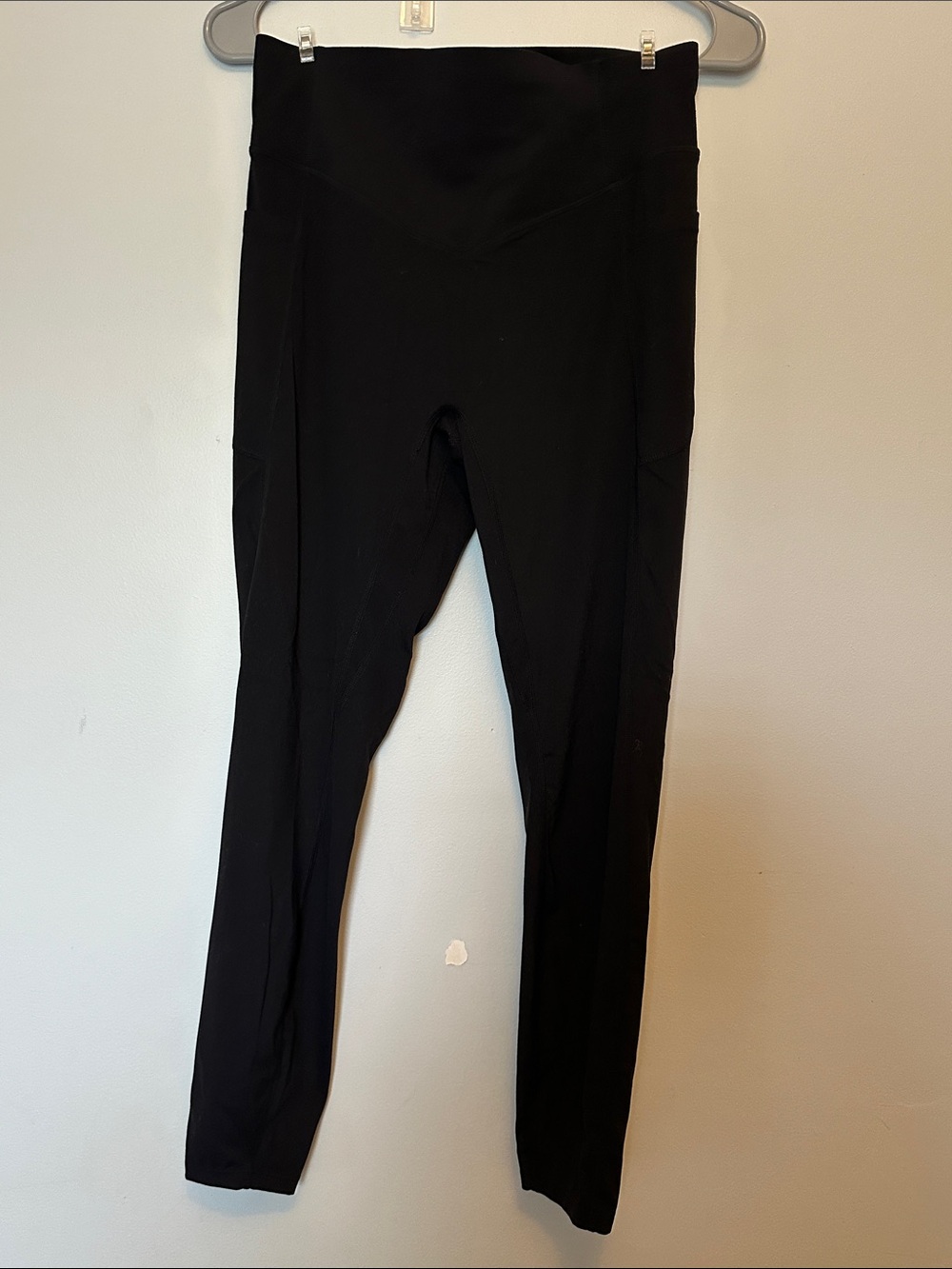 HALARA Black High-Rise Women's Leggings w/ Side Pockets & scrunch bootie Med